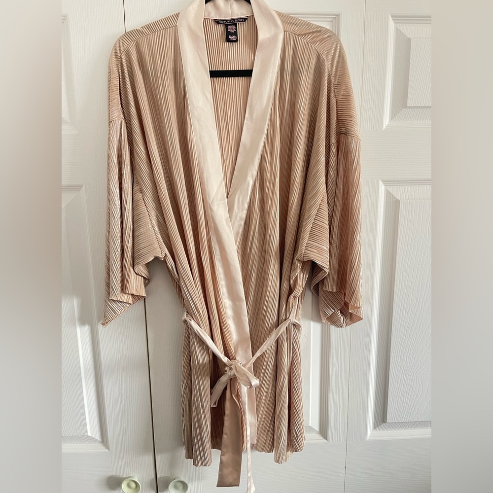 Victoria's Secret Shimmering Beige Pleated Pajama Set - Picture 2 of 6